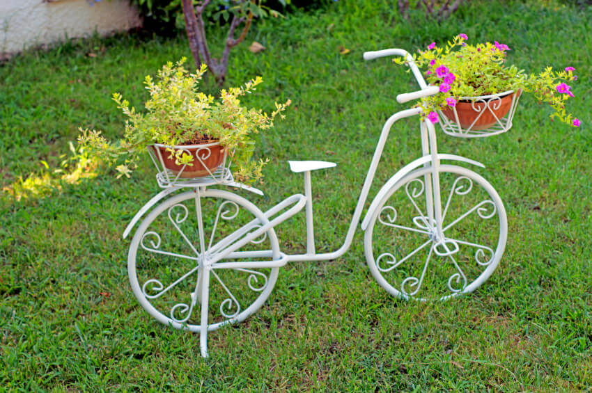 Trang trí sân vườn với xe đạp vô cùng lãng mạn và thơ mộng